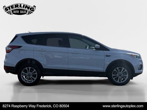 Used 2017 Ford Escape SE image 6