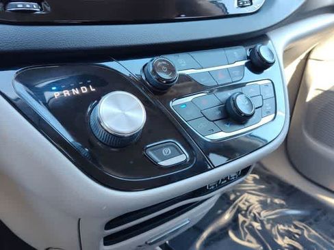 Used 2023 Chrysler Voyager LX image 20