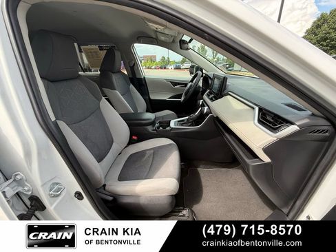 Used 2021 Toyota RAV4 XLE FWD image 32
