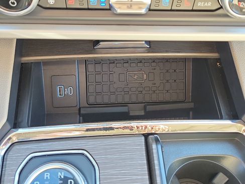 Used 2024 Ford Expedition Max Limited image 37