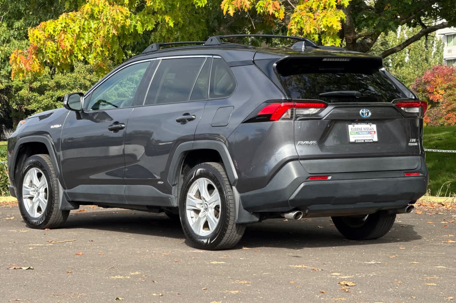Used 2020 Toyota RAV4 XLE w/ Convenience Package AWD/4WD image 6