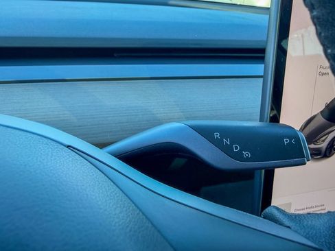 Used 2023 Tesla Model 3 Standard Range image 13