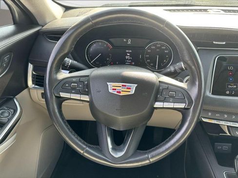 Used 2023 Cadillac XT4 Luxury w/ Cold Weather Package AWD/4WD image 4