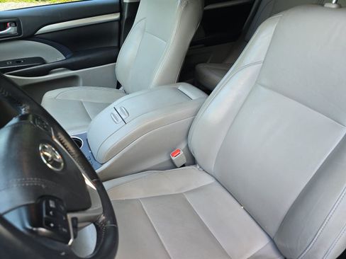 Used 2017 Toyota Highlander XLE FWD image 11
