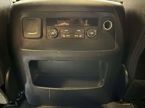 Used 2019 GMC Yukon SLT image 31