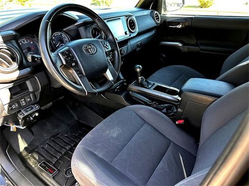 Used 2019 Toyota Tacoma TRD Sport image 13