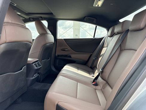 Certified 2025 Lexus ES 350 w/ Premium Package image 9