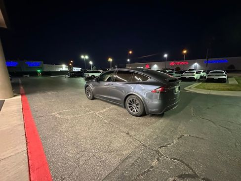 Used 2019 Tesla Model X Long Range image 10