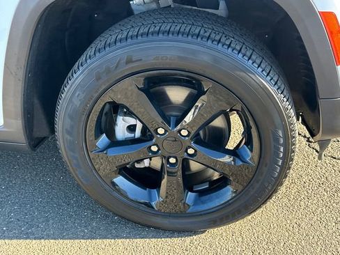 Used 2023 Jeep Grand Cherokee L Altitude image 7