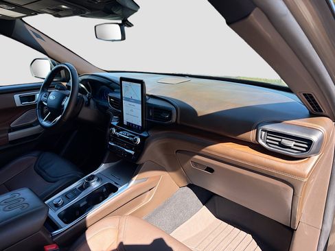 Used 2021 Ford Explorer King Ranch w/ Premium Technology Package image 15