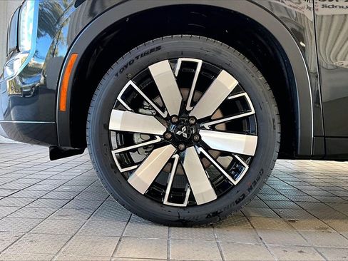 New 2025 Mitsubishi Outlander SEL image 12