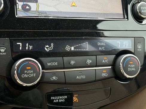 Used 2017 Nissan Rogue SV image 16