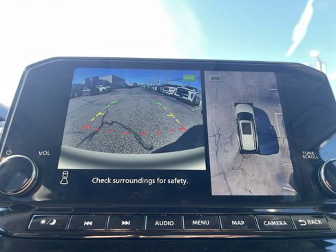 Used 2025 Nissan Pathfinder SL w/ SL Premium Package image 18