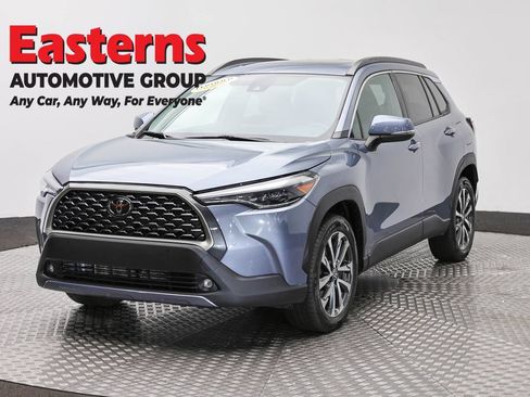 Used 2022 Toyota Corolla Cross XLE w/ Convenience Package AWD/4WD image 1
