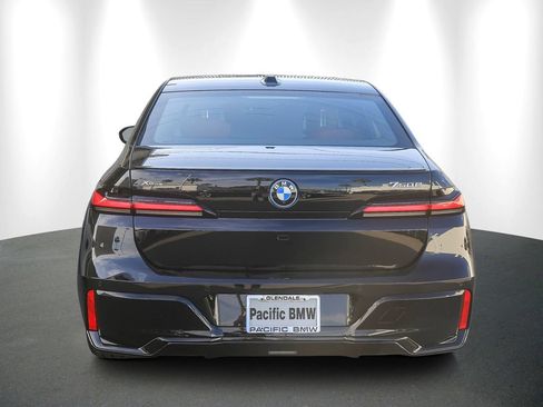 Used 2026 BMW 750e xDrive w/ Premium Package AWD/4WD image 5