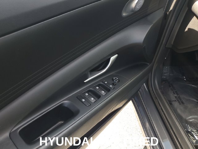 Certified 2023 Hyundai Elantra SEL FWD image 9