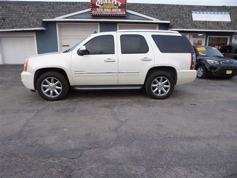Used 2011 GMC Yukon Denali image 2