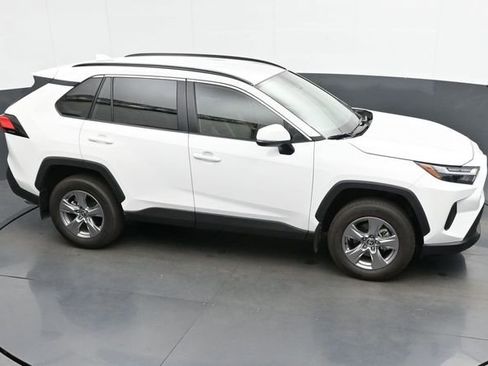 Used 2025 Toyota RAV4 XLE AWD/4WD image 19