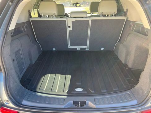 Used 2017 Land Rover Discovery Sport SE image 40
