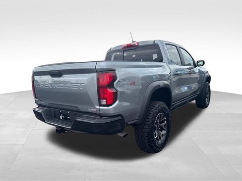 Used 2024 Chevrolet Colorado ZR2 w/ Technology Package AWD/4WD image 6