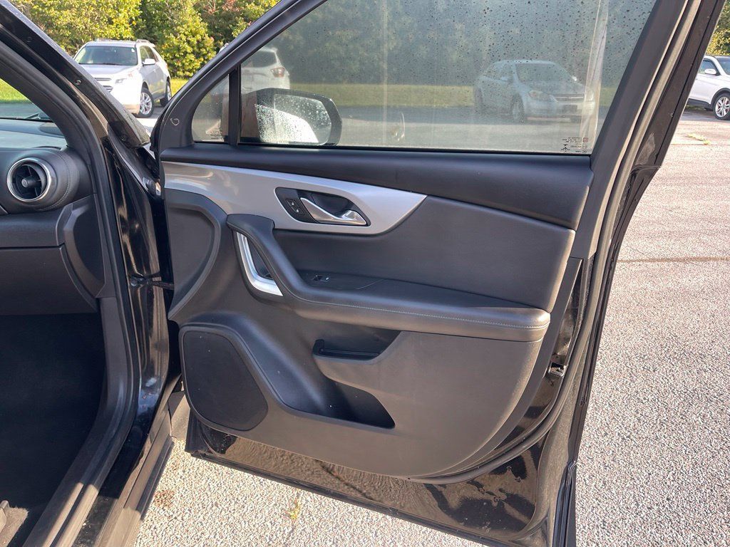 Used 2020 Chevrolet Blazer LT FWD image 17