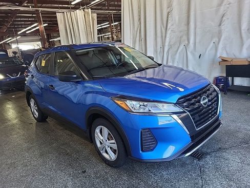 Used 2022 Nissan Kicks S image 1