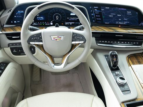 Used 2024 Cadillac Escalade ESV Sport Platinum w/ Heavy-Duty Trailer Package AWD/4WD image 12