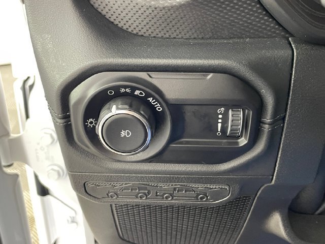 Used 2024 Jeep Wrangler Unlimited Rubicon AWD/4WD image 17