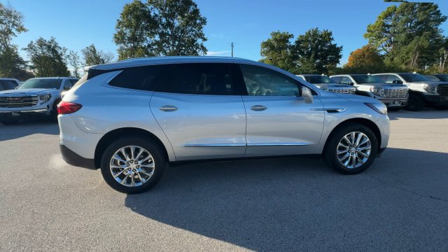 Used 2021 Buick Enclave Essence w/ Sound and Sites Package FWD image 2