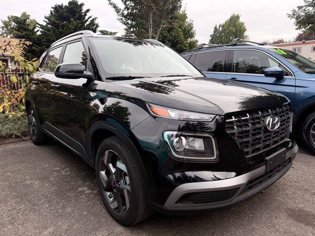 Used 2025 Hyundai Venue SEL FWD image 4