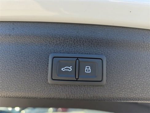 Used 2025 Audi Q3 2.0T Premium w/ Convenience Package image 16