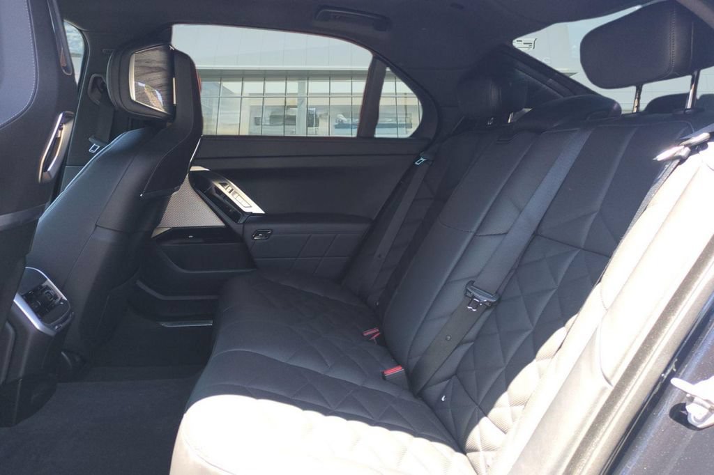 Used 2023 BMW 740i w/ Parking Assistance Package RWD image 16