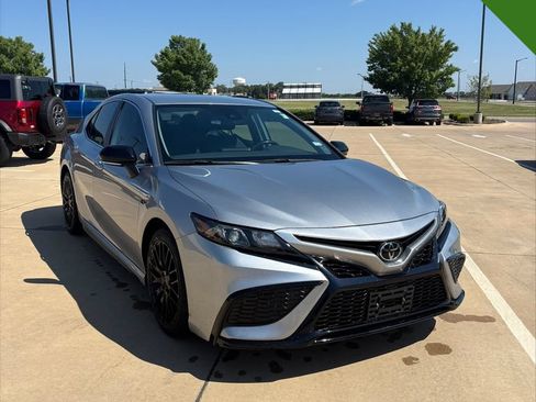 Used 2022 Toyota Camry SE w/ Convenience Package FWD image 7