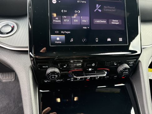 New 2025 Jeep Grand Cherokee Altitude image 29