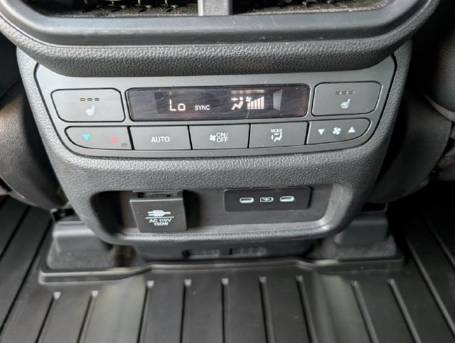 Used 2025 Honda Pilot Black Edition image 17