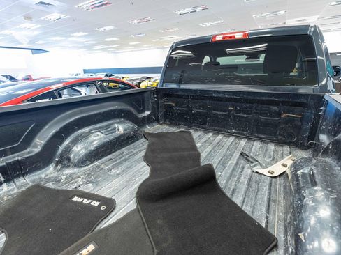 Used 2014 RAM 2500 Tradesman w/ Chrome Appearance Group AWD/4WD image 8