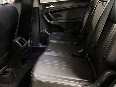 Used 2024 Volkswagen Tiguan SE image 12