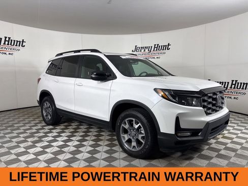 Used 2023 Honda Passport TrailSport image 4