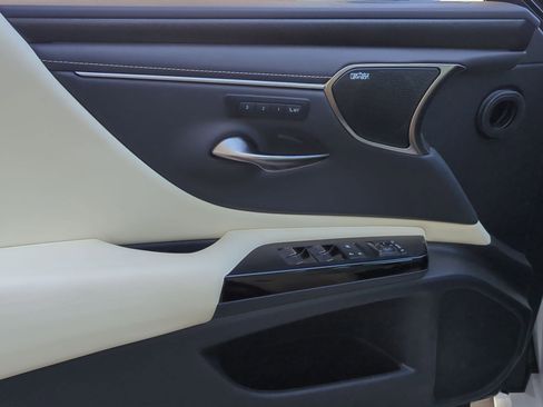 Used 2022 Lexus ES 350 Ultra Luxury w/ Accessory Package 2 image 12