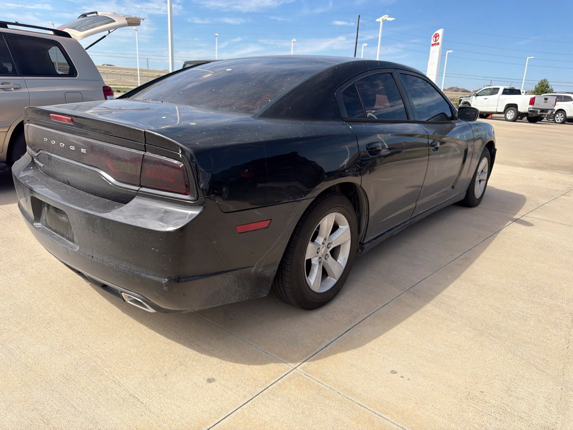 Used 2014 Dodge Charger SE RWD image 3