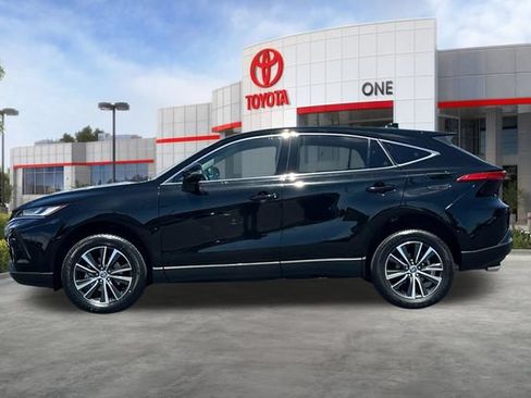 Used 2023 Toyota Venza LE AWD/4WD image 9