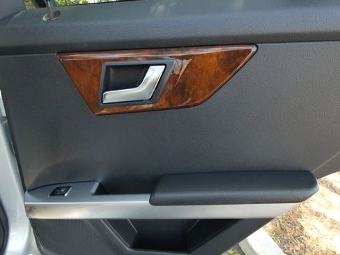 Used 2012 Mercedes-Benz GLK 350 2WD image 36