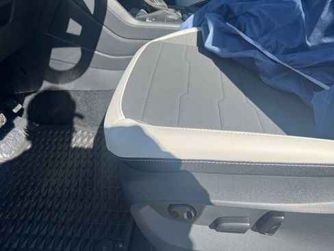 New 2025 Volkswagen Taos SE image 15