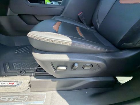 Used 2025 GMC Sierra 1500 AT4 w/ AT4 Premium Package AWD/4WD image 12