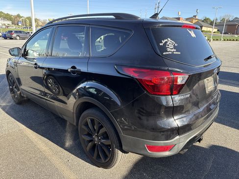 Used 2019 Ford Escape SE image 7