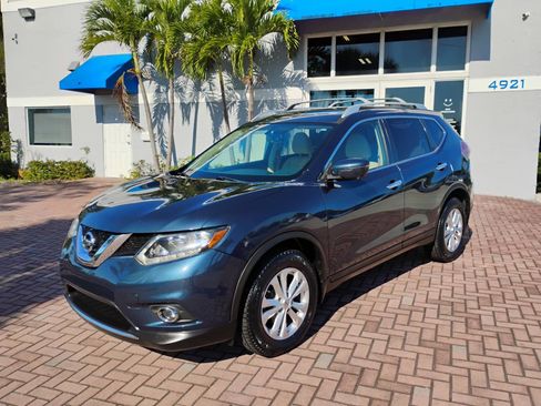 Used 2016 Nissan Rogue SV w/ SV Premium Package image 2