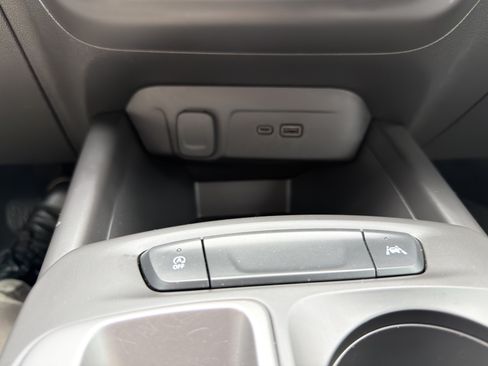 Used 2024 Chevrolet Trax RS FWD image 32