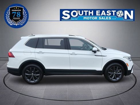 Used 2022 Volkswagen Tiguan SE w/ Panoramic Sunroof Package image 8