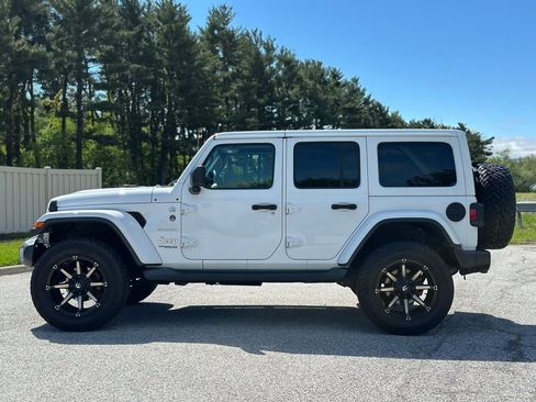 Used 2019 Jeep Wrangler Unlimited Sahara w/ Uconnect 4C Nav & Sound Group AWD/4WD image 4