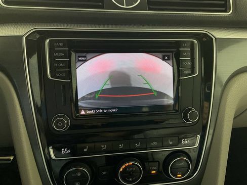 Used 2017 Volkswagen Passat 1.8T R-Line FWD image 4